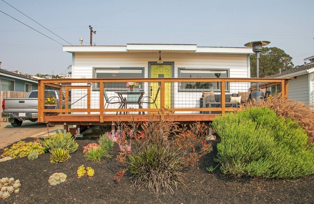 Views of Ocean & Iconic Morro Rock/Beach Cottage