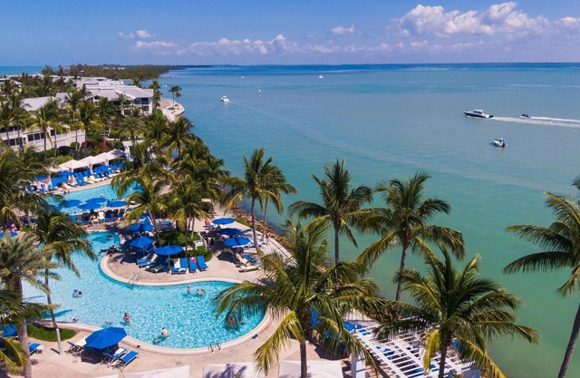 Views of the Bay from Large Screened Porch - Steps to Beach, Pool & Restaurants