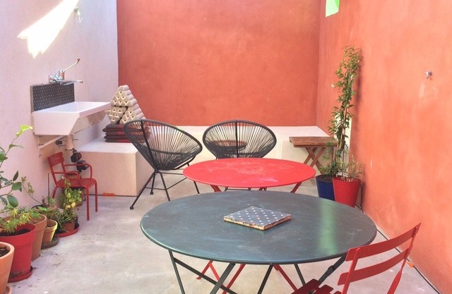 VIGNERONNE WITH TERRACE IN THE HEART OF MEZE NEAR THE HARBOR AND BEACHES