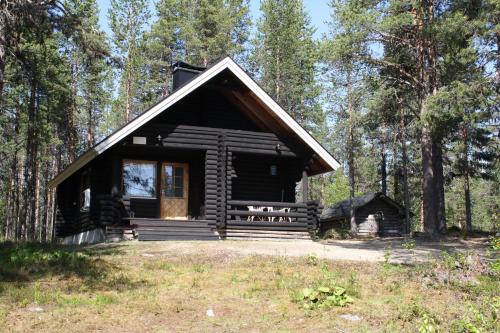 Viihtyisä mökki riekkojen mailla Hetassa