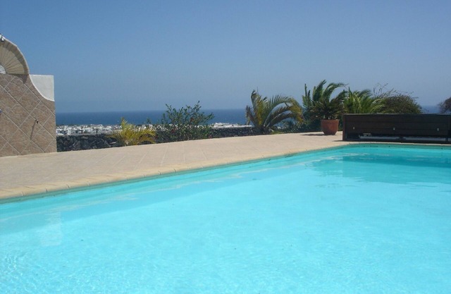 VILLA/HOLIDAY HOUSE BETWEEN GOLF COURSE AND BEACH WITH POOL SAUNA AND JACUZZI