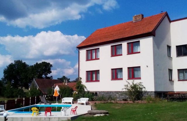 Vila FILIP, 7 ložnic, bazén 8x4 m