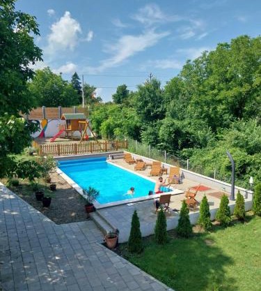 Vila Kraljev Breg Fruška Gora Pool and Padel
