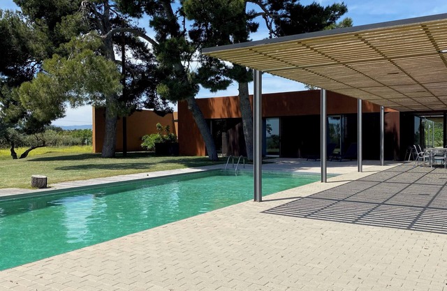Vila Más Guardiola, spacious property with swimming pool near Port Aventura