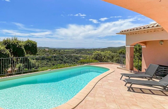 Villa 15mn from the beach, wifi, air conditioning, sea view