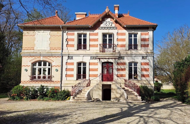 VILLA 1892 - 5 * bourgeois house in Burgundy near the Champagn vineyards