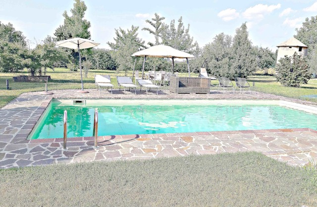 Villa 220 sqm with swimming pool and 4.000 sqm private park, gym, 2 bathrooms 2 bedrooms