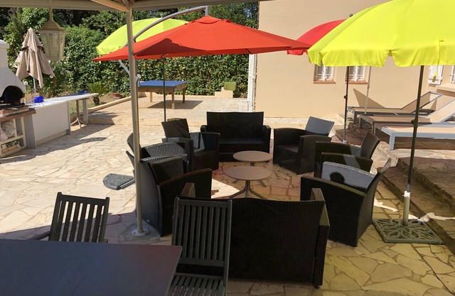 VILLA 230 m² - 16 Pers - 8chambres -4000m² de parc/piscine 10 x 5m a 5 mn plage