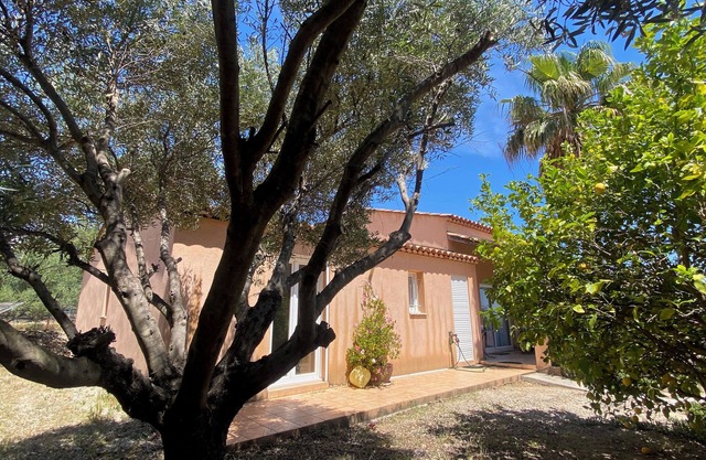 Villa 4 * 90 m2 WIFI, tranquility and comfort with small garden.parking.