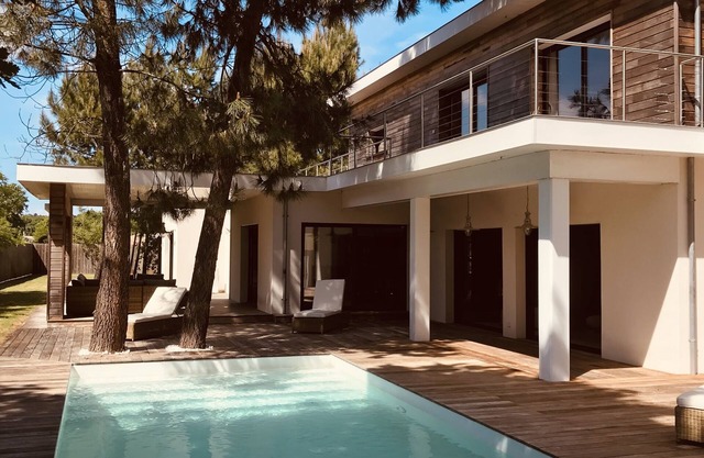 Villa 420m2, 17 people, Hamman, Jaccuzi, 10 min. bicycle basin