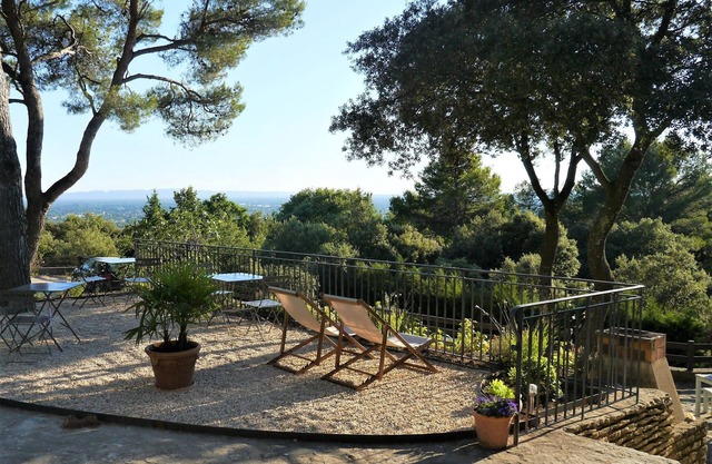 Villa 6 persons Pool and outdoor bar - overlooking the Alpilles