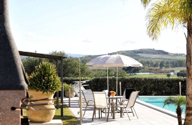 Villa Agaver with swimming pool overlooking the lake