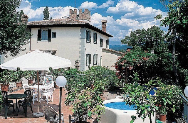Villa Alfiere, fully refundable with voucher*: A splendid three-story villa situated in a secluded location surrounded by meadows and by green hills, with Free WI-FI.