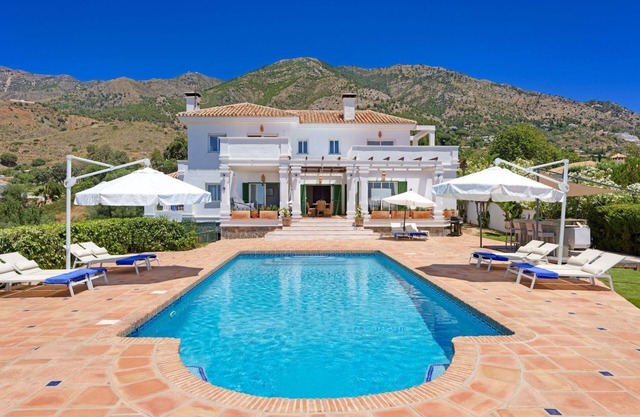 Villa Alhabero - Six Bedroom Villa, Sleeps 12