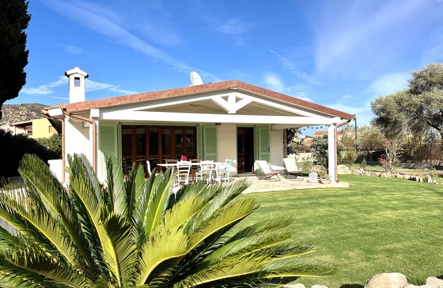 Villa 'Alzoni' with Mountain View, Wi-Fi and Air Conditioning