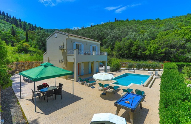 Villa Anamari, Corfu - a villa that sleeps 6 guests in 3 bedrooms