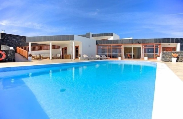 Villa and Annex with Heated, Salt Chlorinated Pool with Incredible Ocean Views