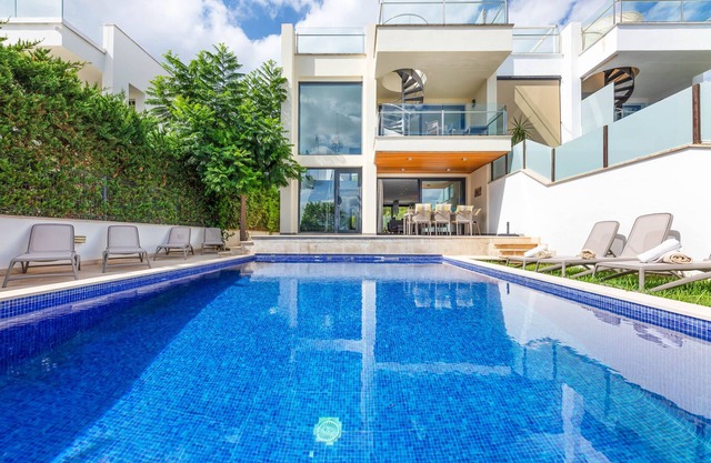 Villa Aqua · Modern villa with stunning views to the sea
