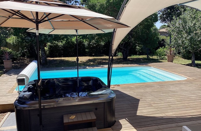 Villa au Bassin Darcachon, Spa, à Arès. Entre Andernos et Lège cap Ferret