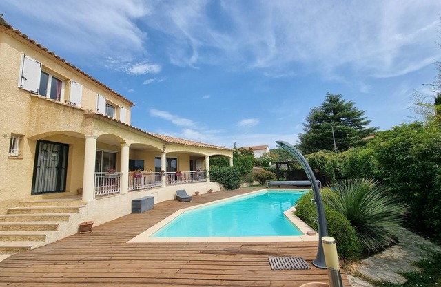 Villa au Calme Avec Piscine Chauffée - 5 Chambres