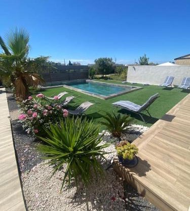 Villa avec Piscine, grand terrain à 7 mn de la mer