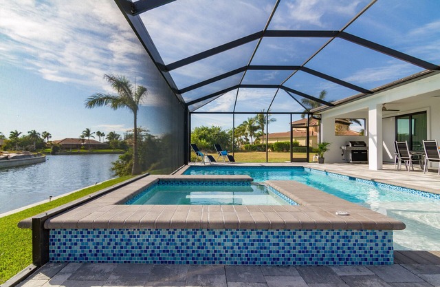 VILLA AVIVA - modern, boat-lift, large south-facing terrace with spa/pool
