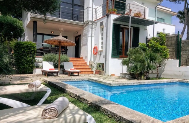 Villa 'Baulo Pleta' with Private Pool, Wi-Fi and Air Conditioning