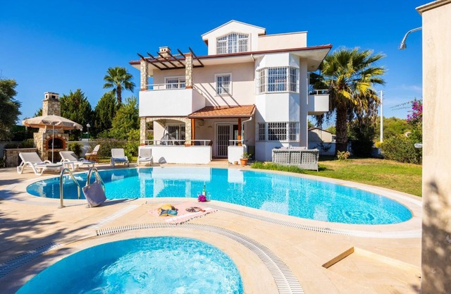 Villa Begonvil - Three Bedroom Villa, Sleeps 6