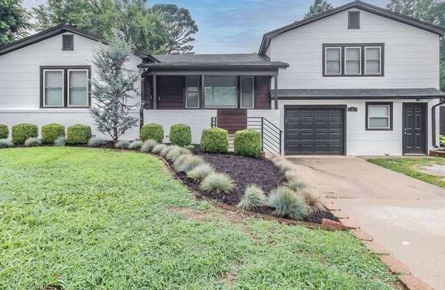 Villa Bella elegant family retreat in downtown Bentonville