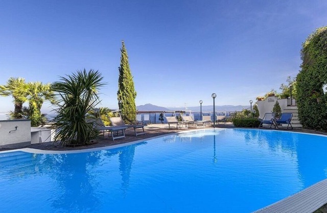 Villa Bianca - Five Bedroom Villa, Sleeps 12