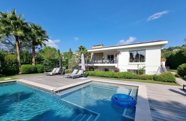 Villa Bleu de Mougins – Luxury villa with heated pool near Cannes