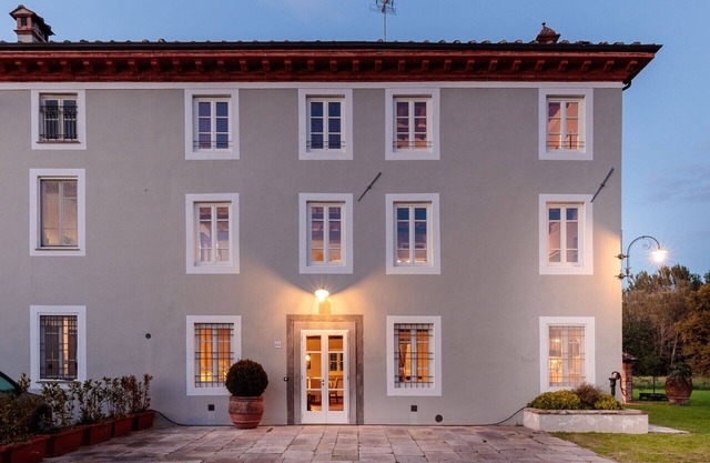 Villa BRUNETTA, Discover your Modern but Traditional Villa in Lucca