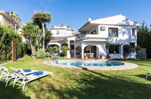 Villa Byron | Mediterranean-style villa