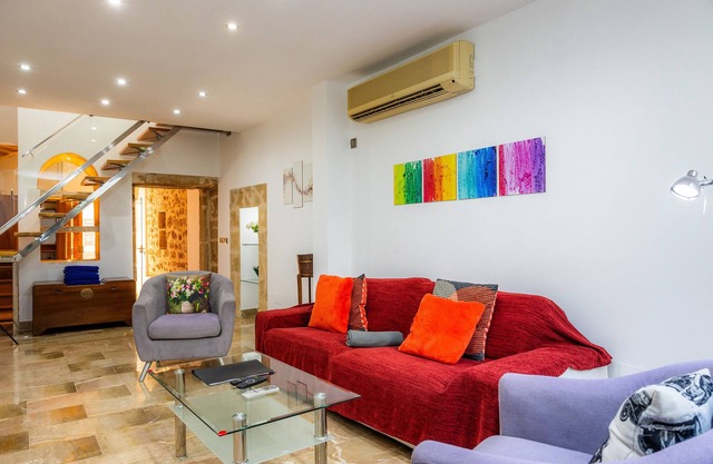 Villa 'Ca Sa Pradina' with Private Terrace, Wi-Fi and Air Conditioning