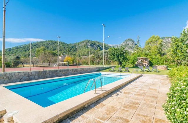 Villa 'Calistro' with Mountain View, heating, wifi and tennis court