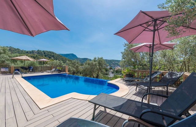 Villa "Can Baixo" with Sea View, Wi-Fi, Shared Garden & Pool