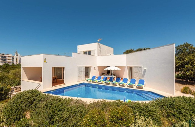 Villa Canalo by Villa Plus