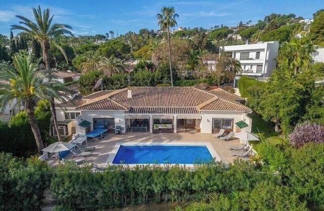 Villa Casa La Concha- Luxury 6 bed Villa in Marbella, Heated Pool, Mountain View