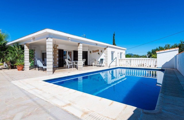 Villa 'Casa Sorpresa' close to the Beach with Pool & Wi-Fi