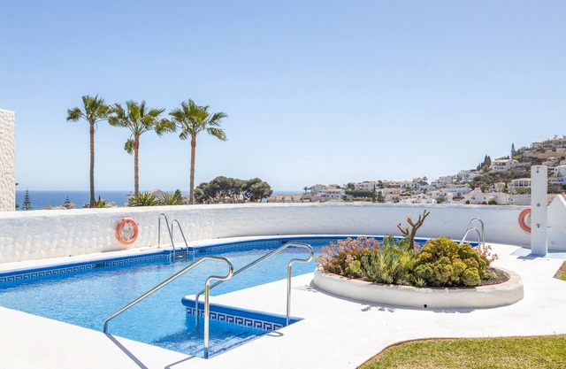 Villa 'Casablanca 23' Overlooking the Sea close to the Beach with Shared Pool & Wi-Fi