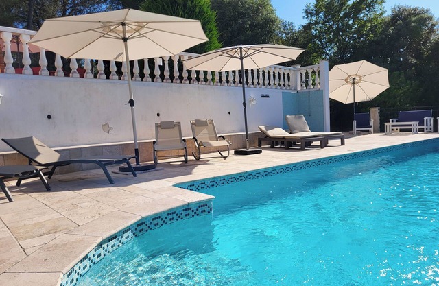 "Villa Christine" - completely private with (heated) pool, beautiful views