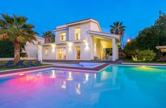 Villa Costiera - Four Bedroom Villa, Sleeps 8