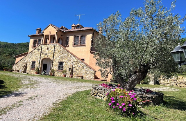 Villa Cresci with pool 5 minutes from spa center