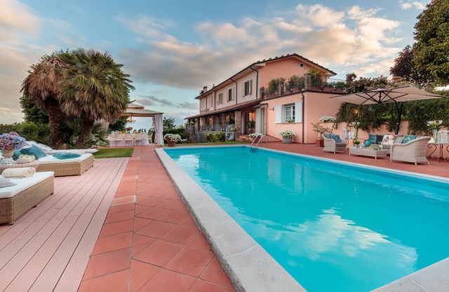 VILLA DANA, 4 bedrooms 4 bathrooms Retreat Villa with Private Swimming Pool and SPA
