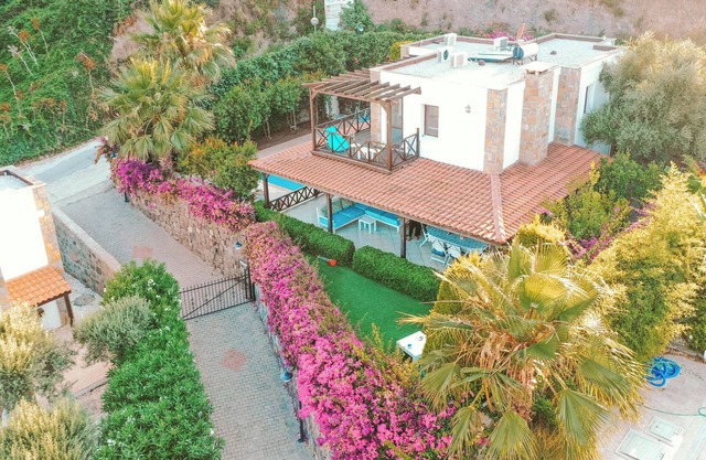 Villa De La Vie With Private Pool
