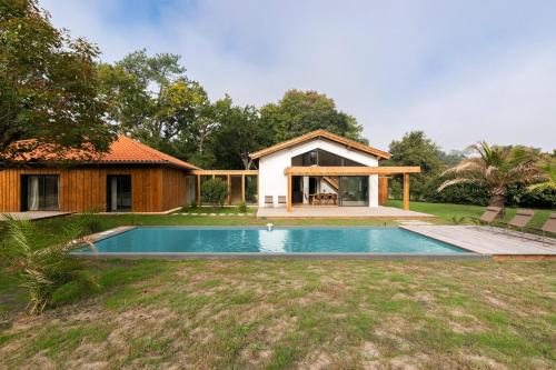Villa des Résiniers piscine, proche plage & forêt, wifi