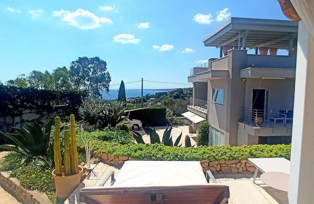 Villa Eliria C: A graceful studio apartment situated at a short distance from the beach, with Free WI-FI.