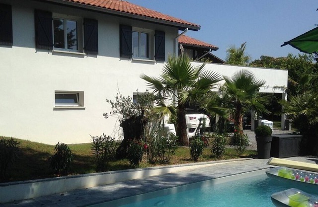 Villa Erreka Txikia: quiet villa with pool