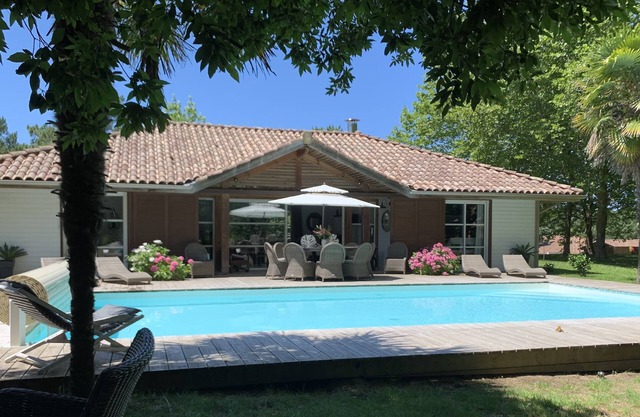 Villa Esprit de Famille in Moliets et Maa, close to the ocean and golf course