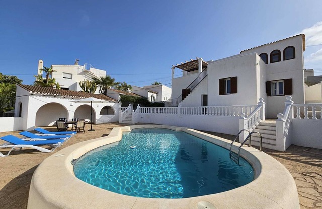 Villa Estupenda a Poca Distancia de la Playa con Piscina Privada y Wifi